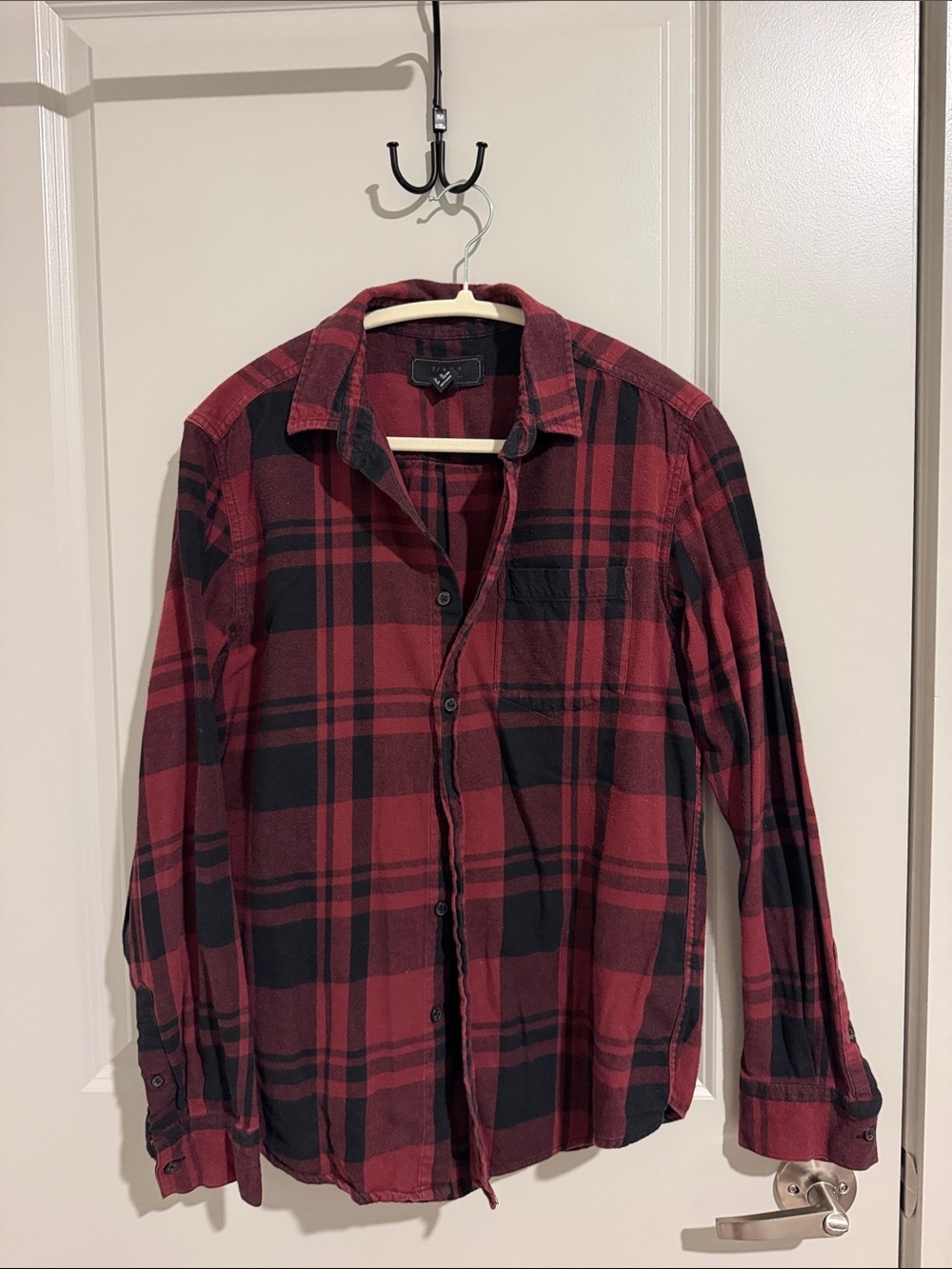 21men Red and Black Plaid Button-Down Shirt